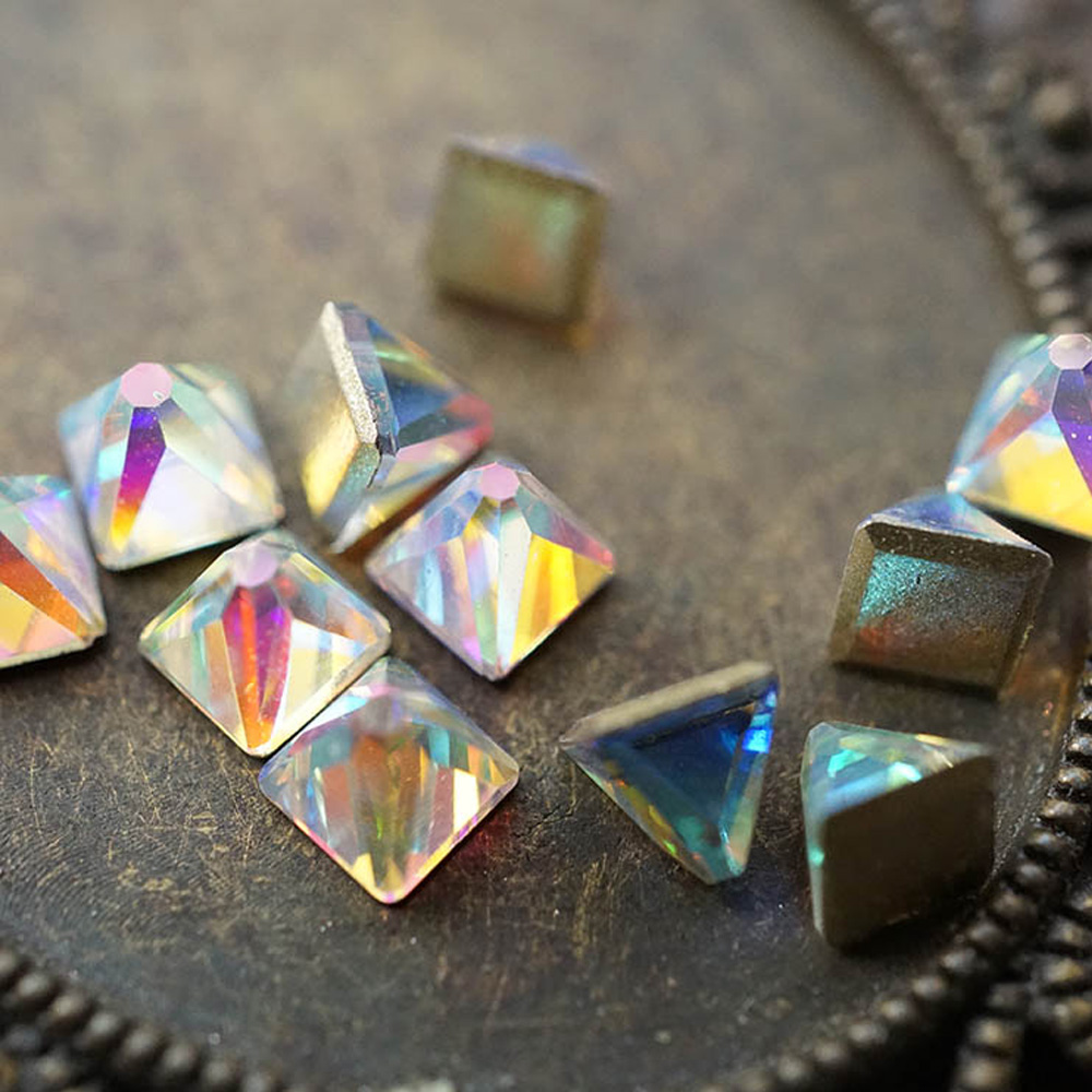 Square Spike Shape 4mm 20pcs N - Hotfix Rhinestone Sheet recension och pris